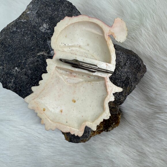 Vintage Composite Plastic Santa Claus Pin 2.25" Pin Back - Picture 4 of 5